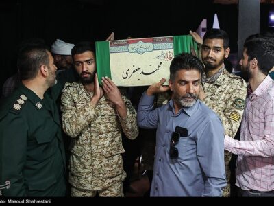 روضه طوفانی سرهنگ محمد جعفری با لباس سپاه در وداع با پیکر شهید گمنام