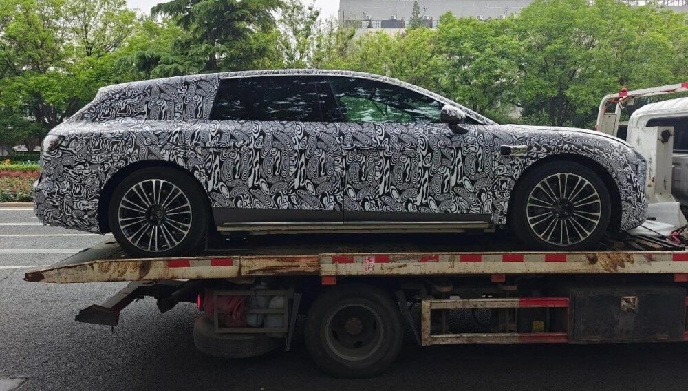 نمای سه‌چهارم عقب خودرو هواوی استلاتو S9 واگن استتارشده