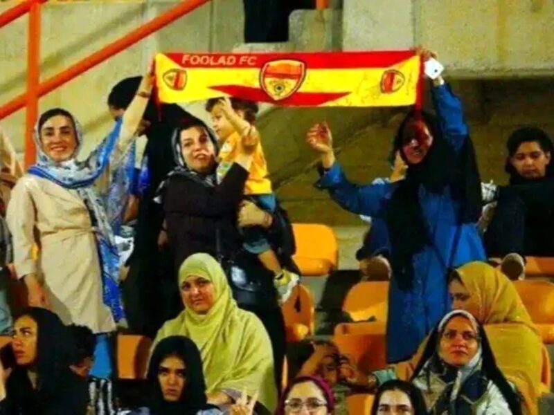 حضور تاریخی بانوان خوزستانی در ورزشگاه فولاد؛ تحقق عدالت اجتماعی با پیگیری استاندار